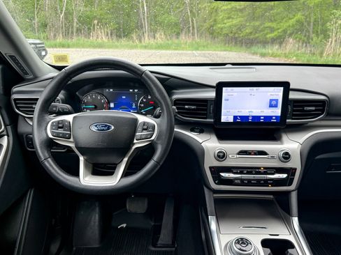 Certified 2023 Ford Explorer XLT w/ Equipment Group 202A AWD/4WD image 25
