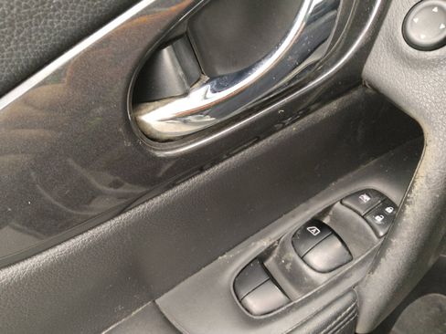 Used 2018 Nissan Rogue SV w/ Premium Package image 27