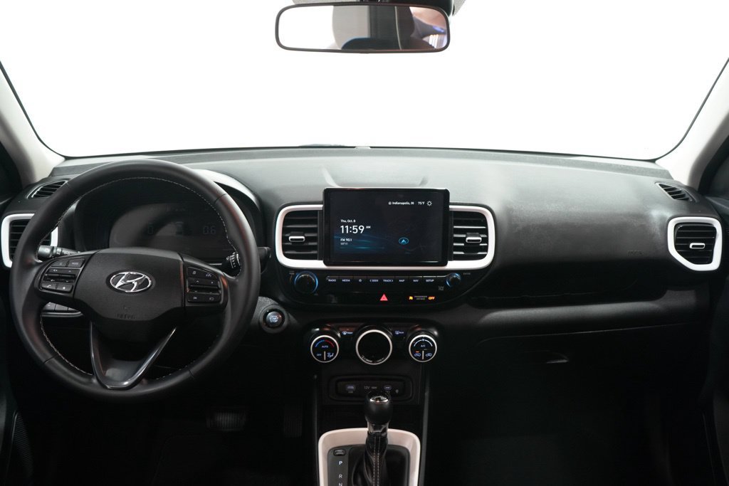 Used 2024 Hyundai Venue Limited FWD image 16