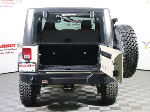 Used 2018 Jeep Wrangler Rubicon w/ Power Convenience Group image 13