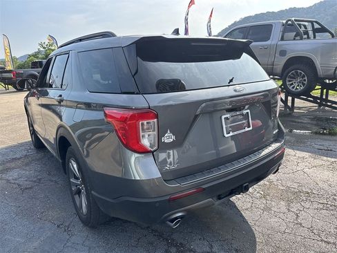 Used 2022 Ford Explorer XLT w/ Equipment Group 202A image 7