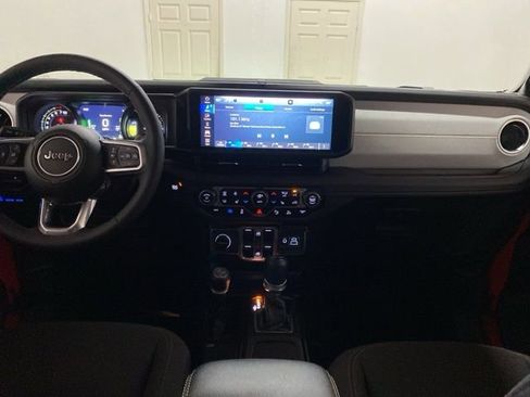 Used 2025 Jeep Wrangler Unlimited Sahara w/ Safety Group image 12