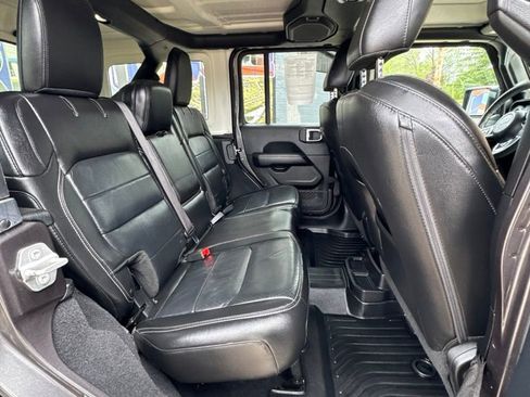 Used 2018 Jeep Wrangler Unlimited Sahara w/ Dual Top Group AWD/4WD image 6