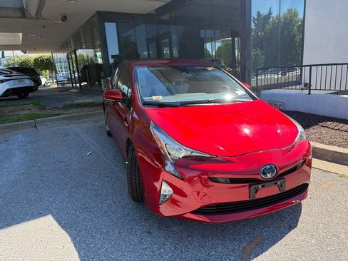 Used 2017 Toyota Prius Four Touring w/ Premium Convenience Package FWD image 2