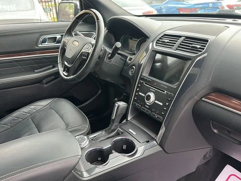 Used 2018 Ford Explorer Platinum AWD/4WD image 17