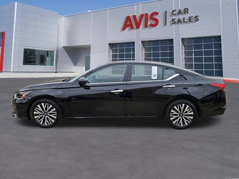 Used 2025 Nissan Altima 2.5 SV FWD image 10