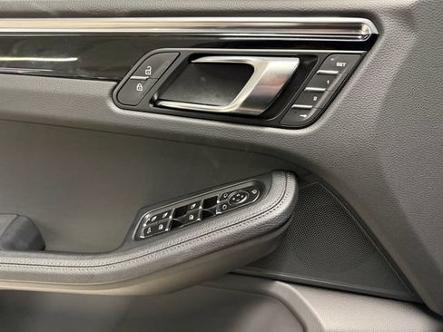 Certified 2026 Porsche Macan AWD/4WD image 37