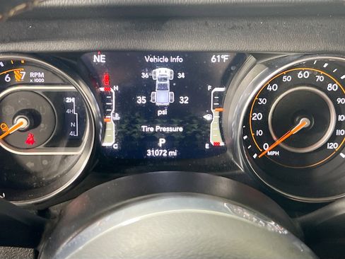 Used 2022 Jeep Gladiator Overland image 12