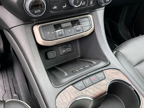 Used 2023 GMC Acadia Denali w/ Denali Ultimate Package image 27