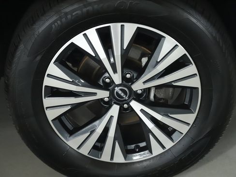 Used 2023 Nissan Rogue SV AWD/4WD image 10