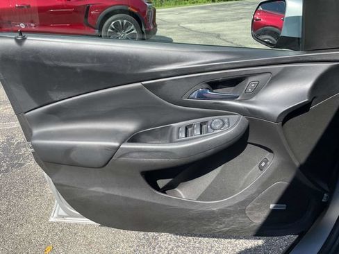 Used 2017 Chevrolet Volt Premier w/ Driver Confidence II Package FWD image 29