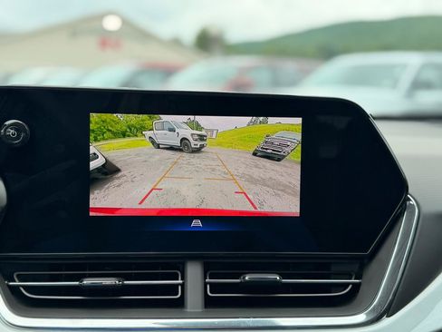 Used 2025 Chevrolet Trax LT FWD image 30