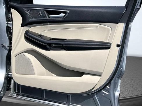 Used 2020 Ford Edge Titanium FWD image 26