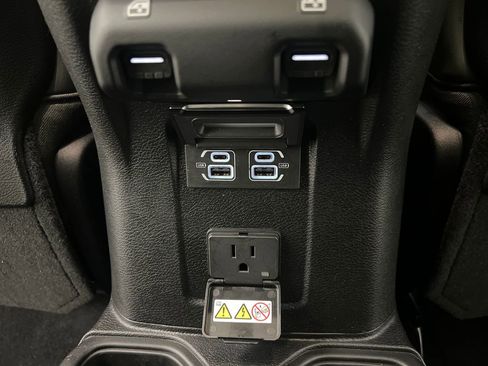 Used 2025 Jeep Gladiator Mojave w/ Convenience Group AWD/4WD image 19