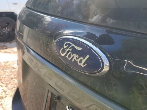 Used 2017 Ford Explorer XLT w/ Equipment Group 202A image 4