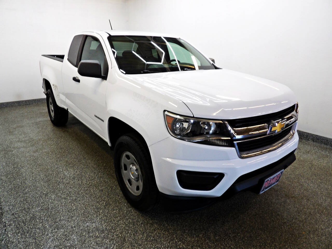 Used 2017 Chevrolet Colorado W/T w/ WT Convenience Package RWD image 3