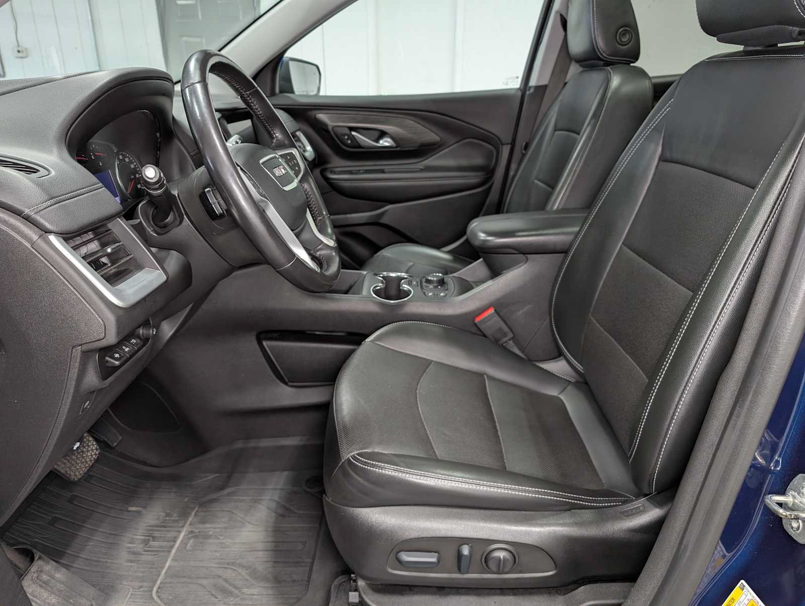 Used 2022 GMC Terrain SLT w/ Tech Package AWD/4WD image 4