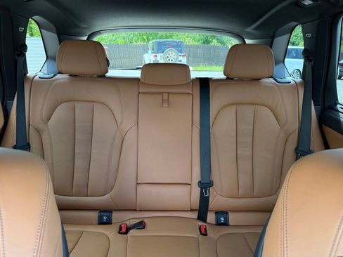 Used 2022 BMW X5 M50i w/ Parking Assistance Package AWD/4WD image 34