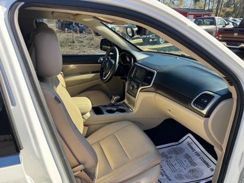 Used 2017 Jeep Grand Cherokee Laredo w/ Quick Order Package 2BE image 17