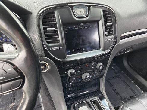 Used 2019 Chrysler 300 S image 7