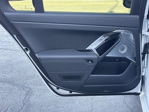 Certified 2025 BMW i7 eDrive50 w/ M Sport Package image 11