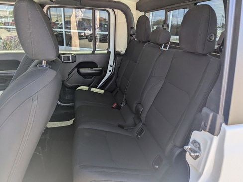 Used 2021 Jeep Gladiator Sport AWD/4WD image 24