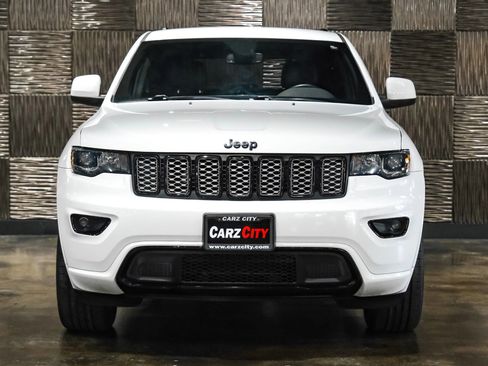 Used 2018 Jeep Grand Cherokee Altitude AWD/4WD image 5