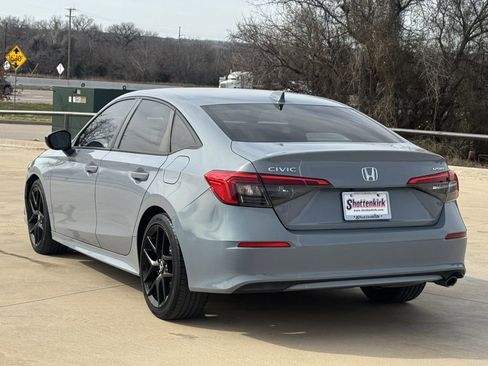 Used 2023 Honda Civic Sport image 4