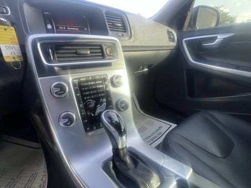 Used 2017 Volvo V60 T5 Platinum FWD image 13