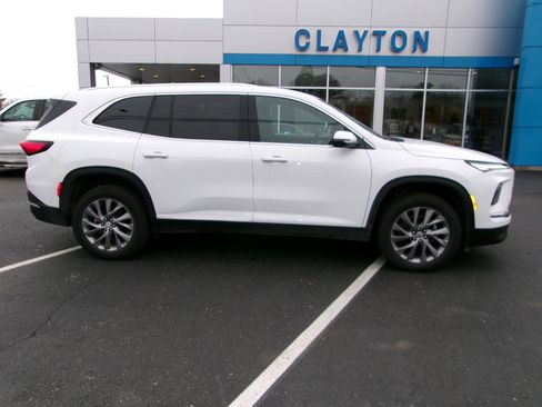 Used 2025 Buick Enclave Preferred image 2