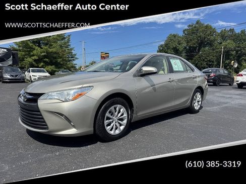 Used 2017 Toyota Camry LE FWD image 1