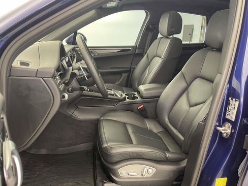 Certified 2022 Porsche Macan AWD/4WD image 5