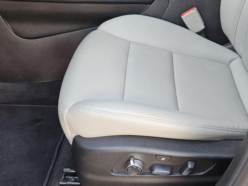 Certified 2023 Cadillac XT4 Premium Luxury FWD image 29