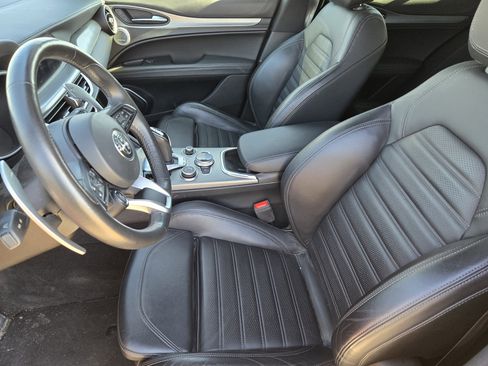 Used 2022 Alfa Romeo Stelvio Veloce image 6