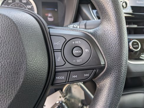 Used 2022 Toyota Corolla LE FWD image 30