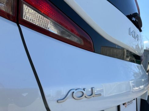 Used 2022 Kia Soul LX w/ Technology Package image 9