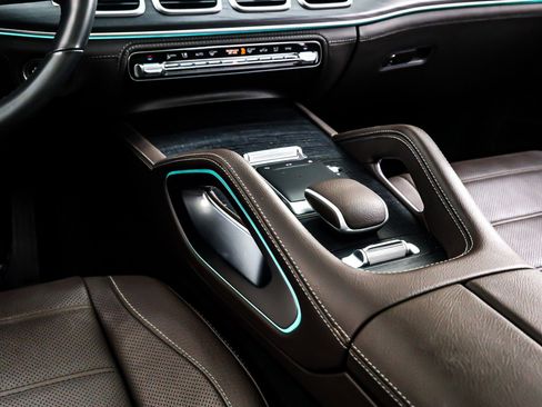 Used 2022 Mercedes-Benz GLE 450 4MATIC w/ AMG Line Exterior image 6