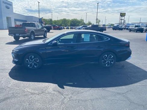 Used 2025 Hyundai Sonata SEL FWD image 2