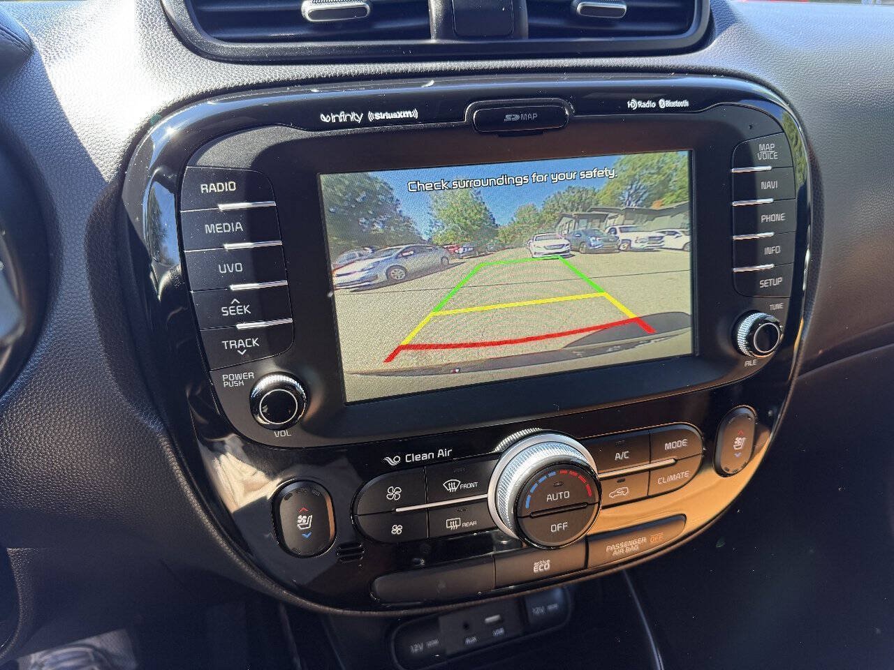 Used 2015 Kia Soul ! w/ Sun & Sound Package FWD image 21