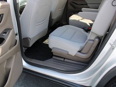 Used 2021 Chevrolet Traverse LT AWD/4WD image 30