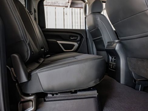 Used 2019 Nissan Titan PRO-4X image 32