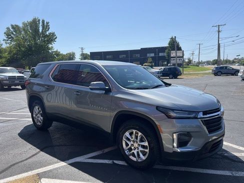 Used 2023 Chevrolet Traverse LS w/ Safety Package FWD image 5