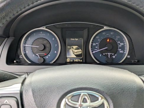 Used 2015 Toyota Camry image 19