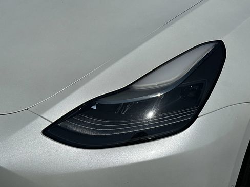 Used 2022 Tesla Model Y Performance AWD/4WD image 11