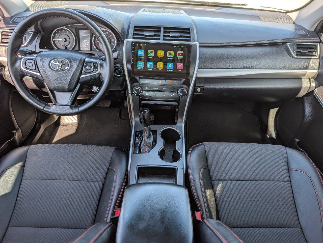 Used 2016 Toyota Camry SE w/ Moonroof Package FWD image 4