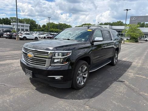 Used 2017 Chevrolet Suburban Premier AWD/4WD image 4