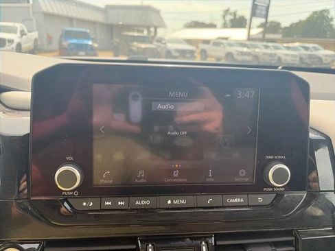 Used 2024 Nissan Pathfinder SV AWD/4WD image 22