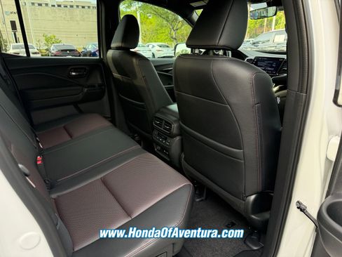 Certified 2025 Honda Ridgeline Black Edition image 10