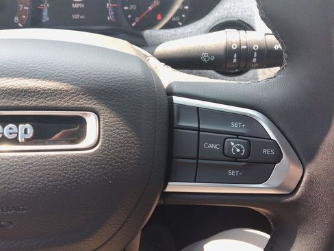 New 2025 Jeep Compass Latitude image 15