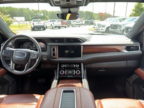 Used 2023 GMC Yukon XL Denali Ultimate AWD/4WD image 13